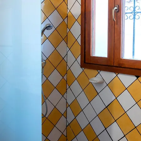 La De Maruchi Pozaldez